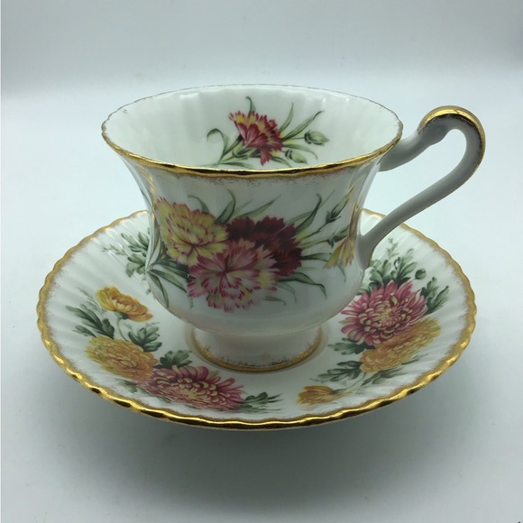 Gorgeous Paragon Tea Cups and Saucers - Picture 4 of 7